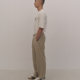 Flexura|日常寬鬆休閒褲 淡卡其